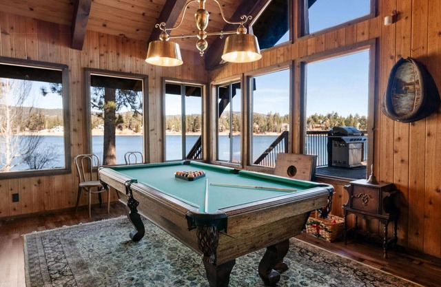 The Voges' Lake House - Sleeps 14 - 8 Adults Max. Lakefront, Dock, BBQ