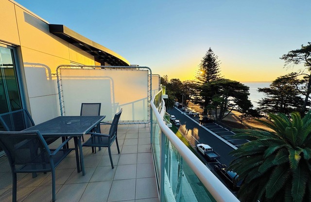 The Waves Beach Pad - Beachfront 1 Bed Apartment - Phillip Island