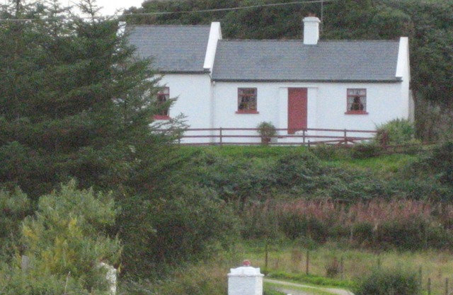 The Whins - Traditional Irish Cottage