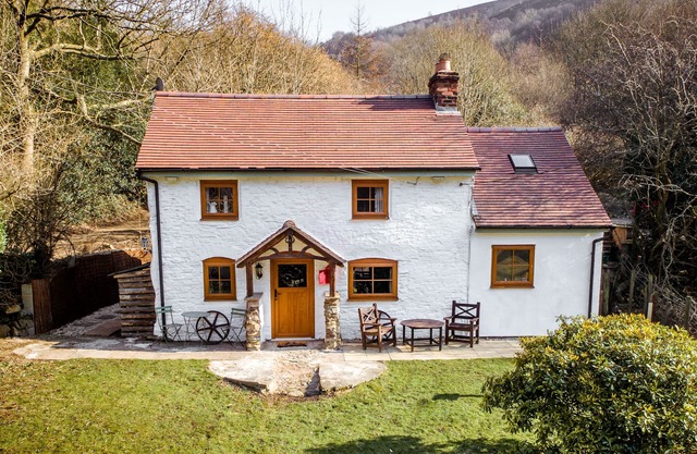 THE WILDERNESS, pet friendly, with open fire in Stiperstones