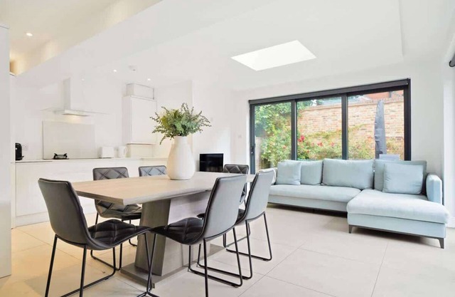 The Wimbledon Hideaway - 3BDR Flat with Garden