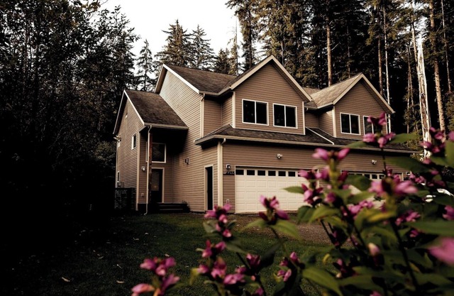 The Windfall, a Cozy Alaskan Vacation Home