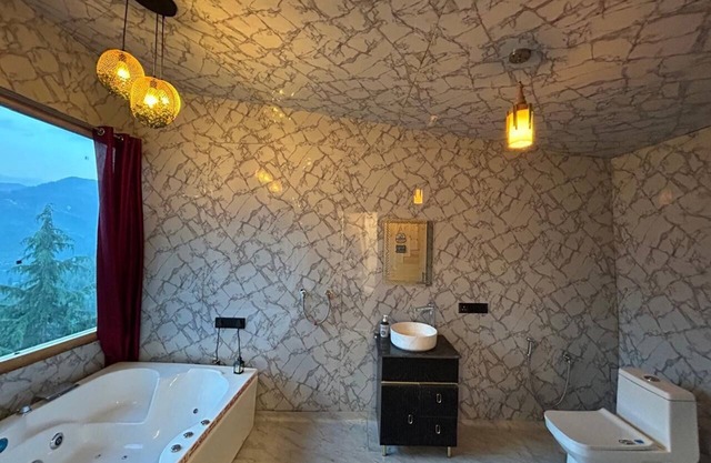 The Woodnest - Serene Wooden Suite with Jacuzzi & Mountain Views - Luxe Retreat