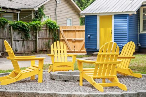 The Yellow Door House Walk To Ou Cozy Vibes