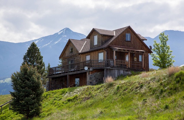 The Yellowstone House and Fisherman's Cabin