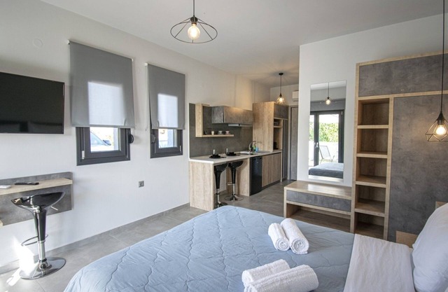 TheaSea Luxury Suites- Studio 1