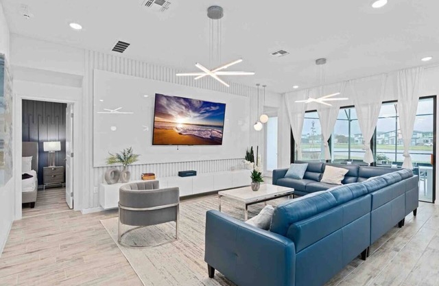Themed Getaway – 9BR 9BA Loft + Private Pool