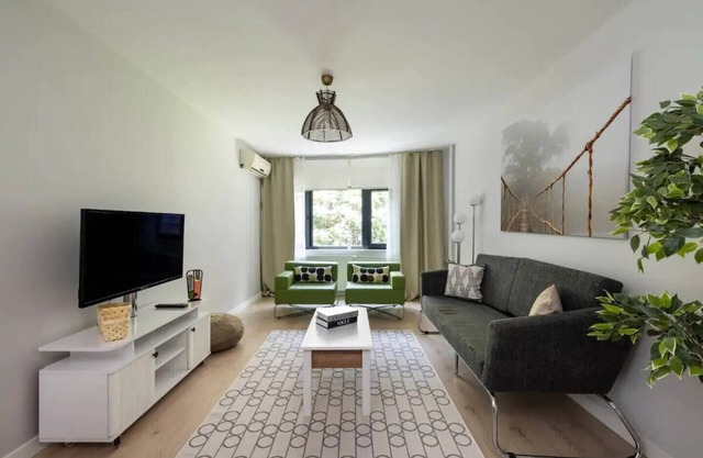 This apartment is a 2 bedroom(s), 1 bathrooms, located in Şişli, İstanbul.