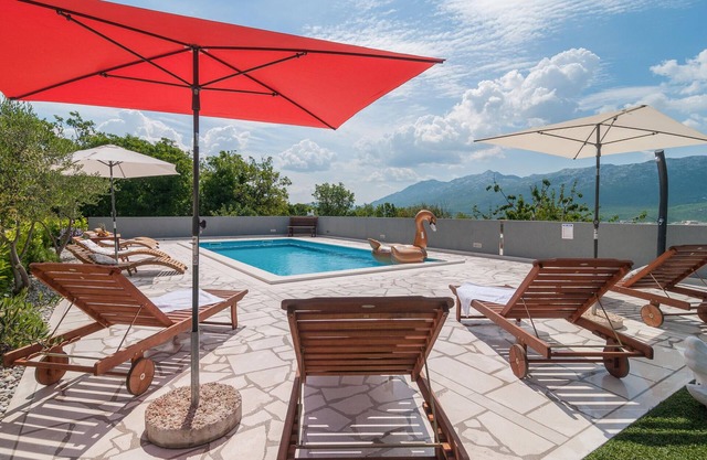 This comfortable holiday home with pool is situated on a hill surrounded by nature and woodland.