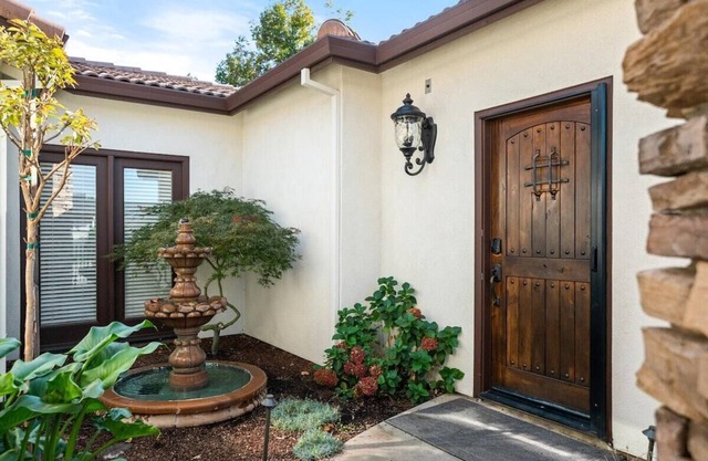 This guest house is a 1 bedroom(s), 1 bathrooms, located in Chico, CA.