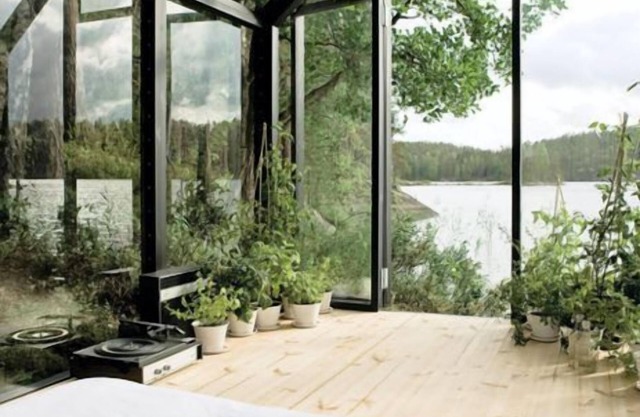 This house is a 1 bedroom(s), 1 bathrooms, located in Hanoi, Hanoi.