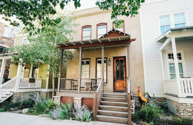 This house is a 3 bedroom(s), 2.5 bathrooms, located in Buena Vista, CO.