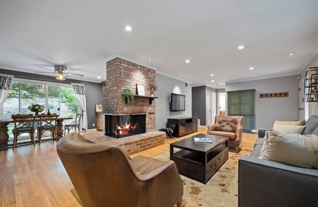 This house is a 3 bedroom(s), 2 bathrooms, located in San Rafael, CA.