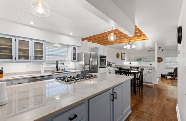 This house is a 3 bedroom(s), 2.5 bathrooms, located in Lexington, KY.