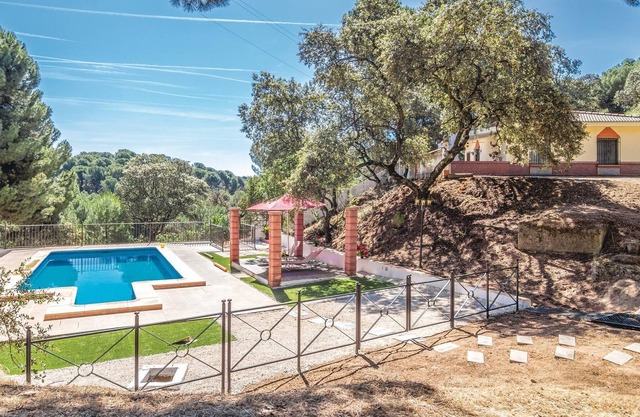 This idyllic vacation home with private pool is located in the middle of the nature park of the Sier