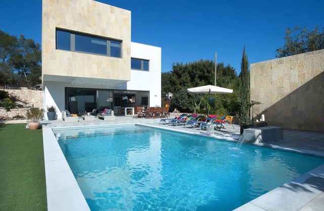 This is the 8 person luxury house that you are looking for *With heated pool*