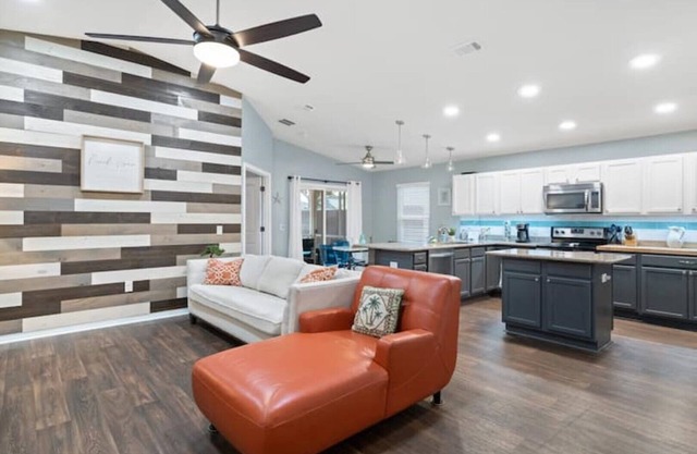 THIS MUST BE THE PLACE-House to Beach in 5 minutes