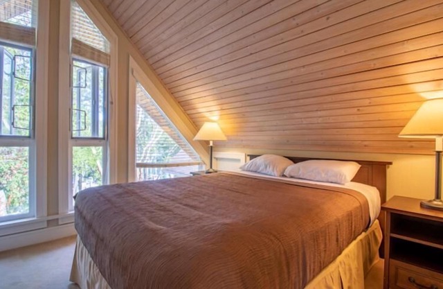 This Pender Island cottage has stunning views overlooking the Marina.