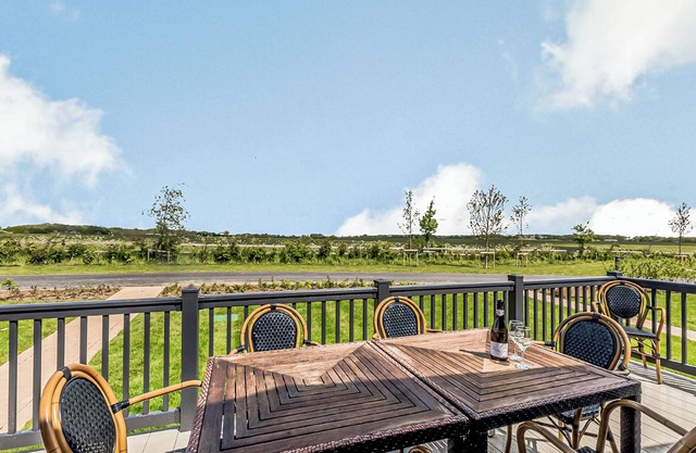 This spacious lodge is perfect for a break away in the English countryside.