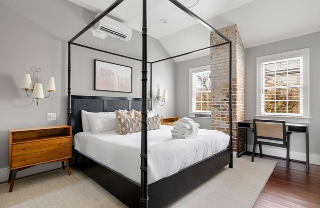 Thomas Waring House | Unit D | Sleeps 6