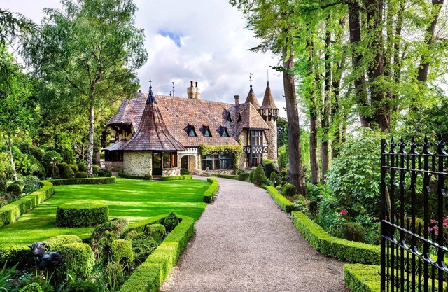 Thorngrove Manor House