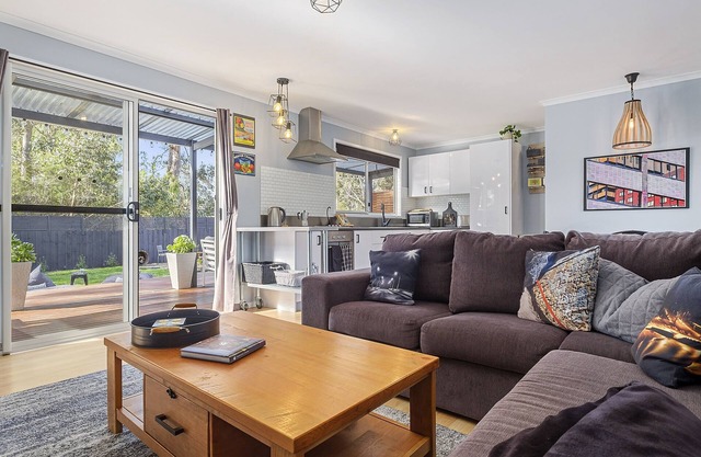 Three Beaches - chic eco home a moment from the beach in pristine Tasmania