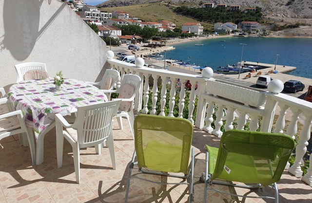 Three bedroom apartment with terrace and sea view Metajna, Pag (A-6498-a)