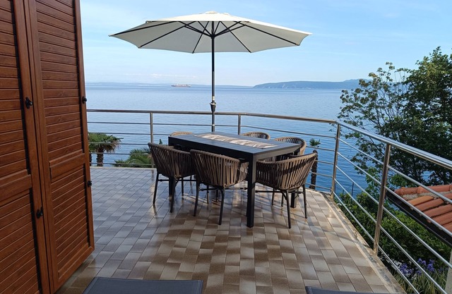 Three bedroom apartment near beach Medveja, Opatija (A-7722-a)