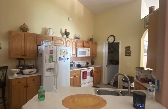 Three bedrooms, full kitchen, clean, quiet and relaxing.