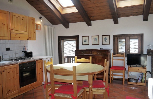 Three rooms with 4/5 beds, overlooking Mont Blanc and private box