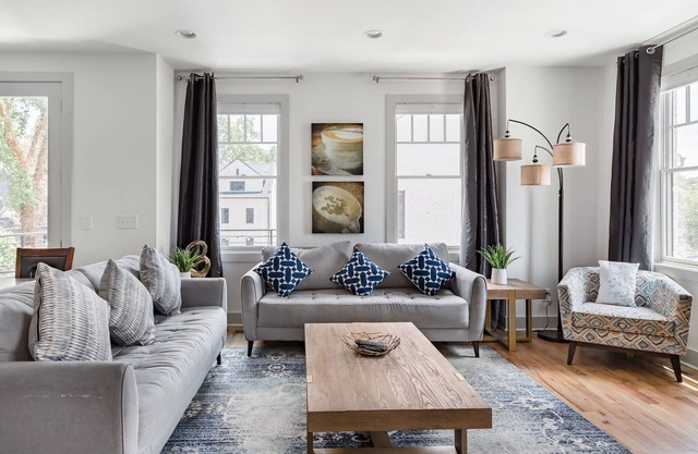 Three Story Home With Urban Courtyard Minutes to Downtown