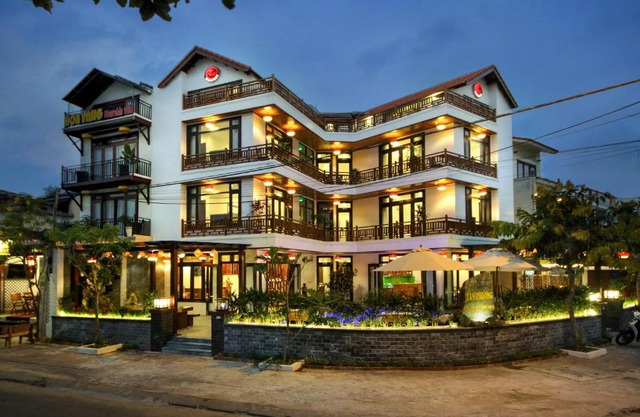 Threeway Riverside Villa