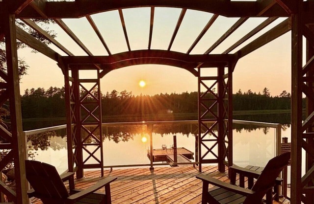 Tidal Tranquility Cottage with waterfront