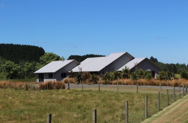 Timber Trail Accommodation, nice modern house