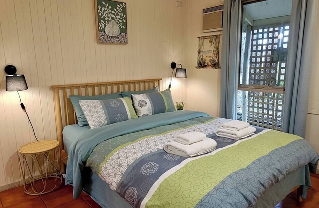 TimberLoo Cottage 6 (1 Queen Bed) SPA & Wood Stove