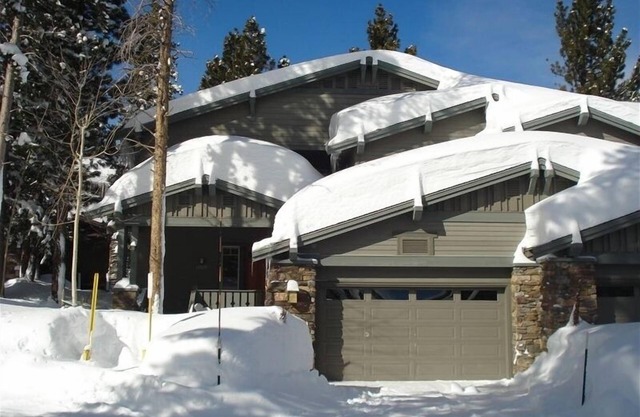 Timbers Pet-Friendly Luxury Townhouse on the 18th hole