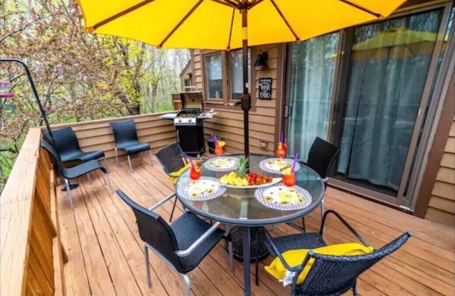 Time for Fall Fun! 2 Decks, Gas Grill & Walk 2 Plum Cove Park on Lake Galena!