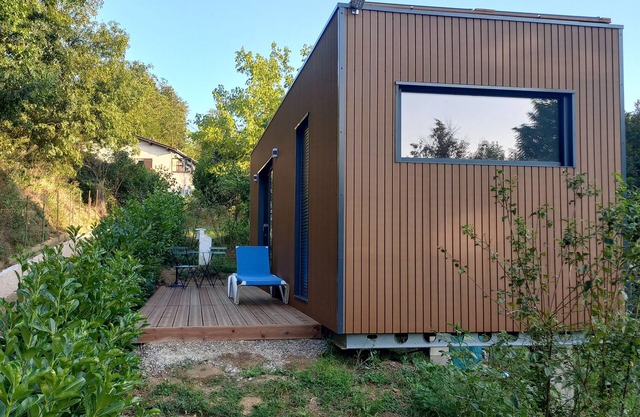Tiny house rental in western Lyon