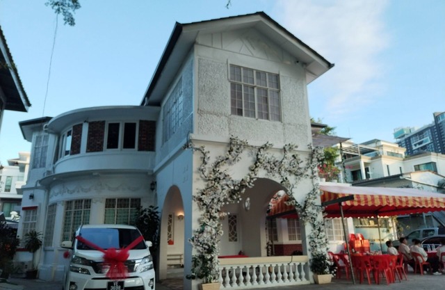 Titiwangsa Villa . Spacious with 12 bedrooms attached bathrooms , Free Wi Fi .