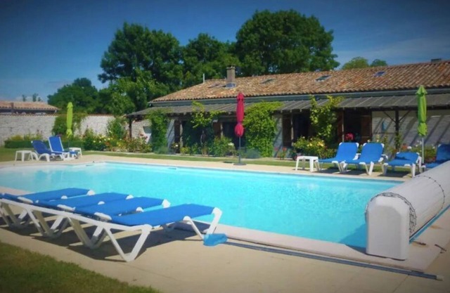 To discover : Cottage with pool, close to the beaches