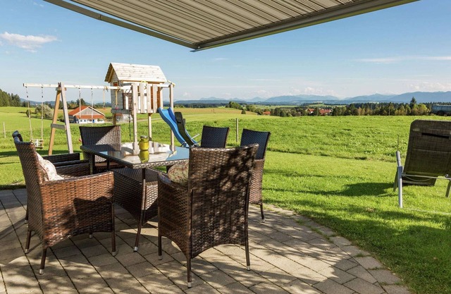Tolles Bauernhaus im Allgaeu mit Alpenblick