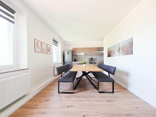 Tolstov Apartments - 3 Room Apartments - Kitchen - Dining Room - 25 min to Messe DUS