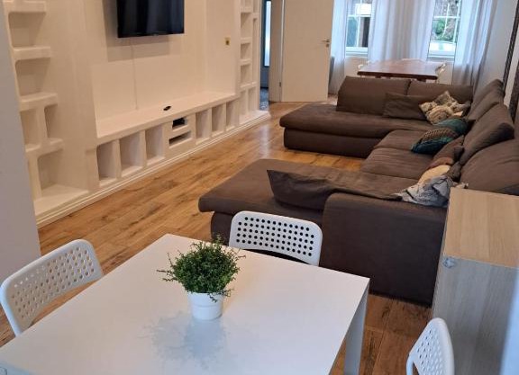 Tolstov House - 5 Room House with Terrace - 35 Min to Messe DUS