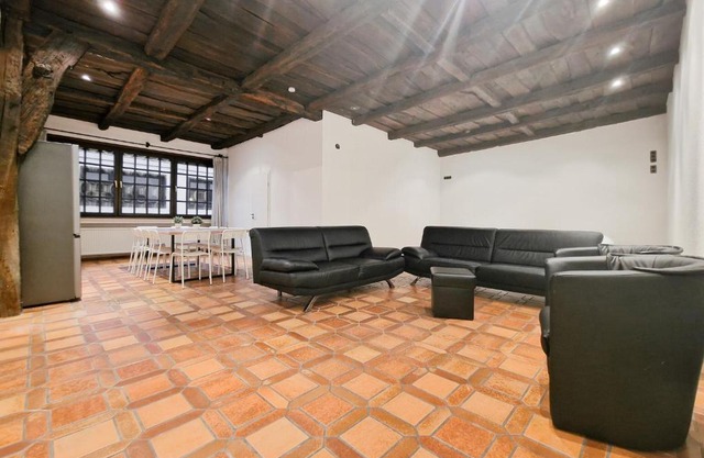 Tolstov House - 6 Room House with Terrace and Parking - 30 Min Messe DUS