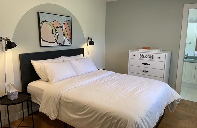 Too Sweet - Cozy Two Bedroom Suite with Ensuites