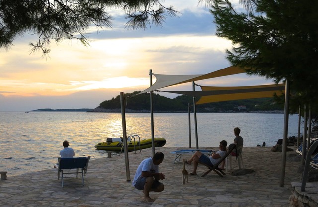 Top apartment for 4-5, south. Location, right on the sea, boat dock, bike hit!