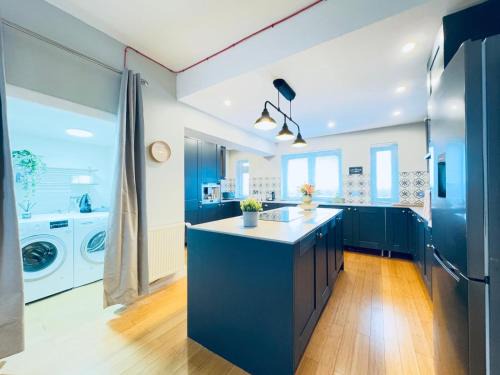 Top Floor Apartment with Castle Views