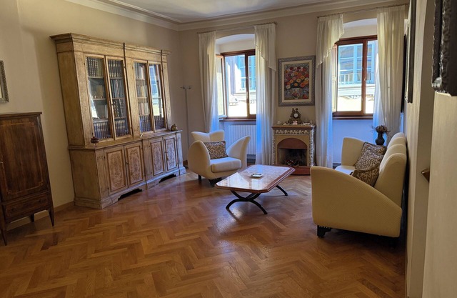 Top floor in historic building in downtown Prato, with garage within walking distance
