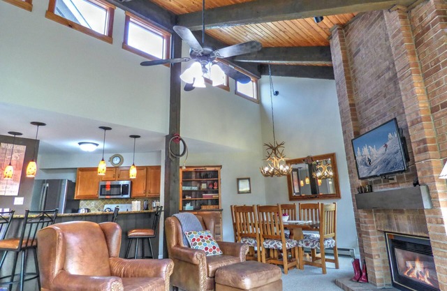 ✨ Top Floor ⎮Mountain Village + Hot Tub ⎮WIFI
