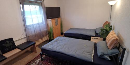 Top Komfort Apartment, 3 Zimmer inkl privater Küche und Bad WC, Erdgeschoss, inkl Frühstück und Getränke, Free WiFi, Parkplatz, Smart TV, Top Lage in Kassel, so Privat wie zu Hause